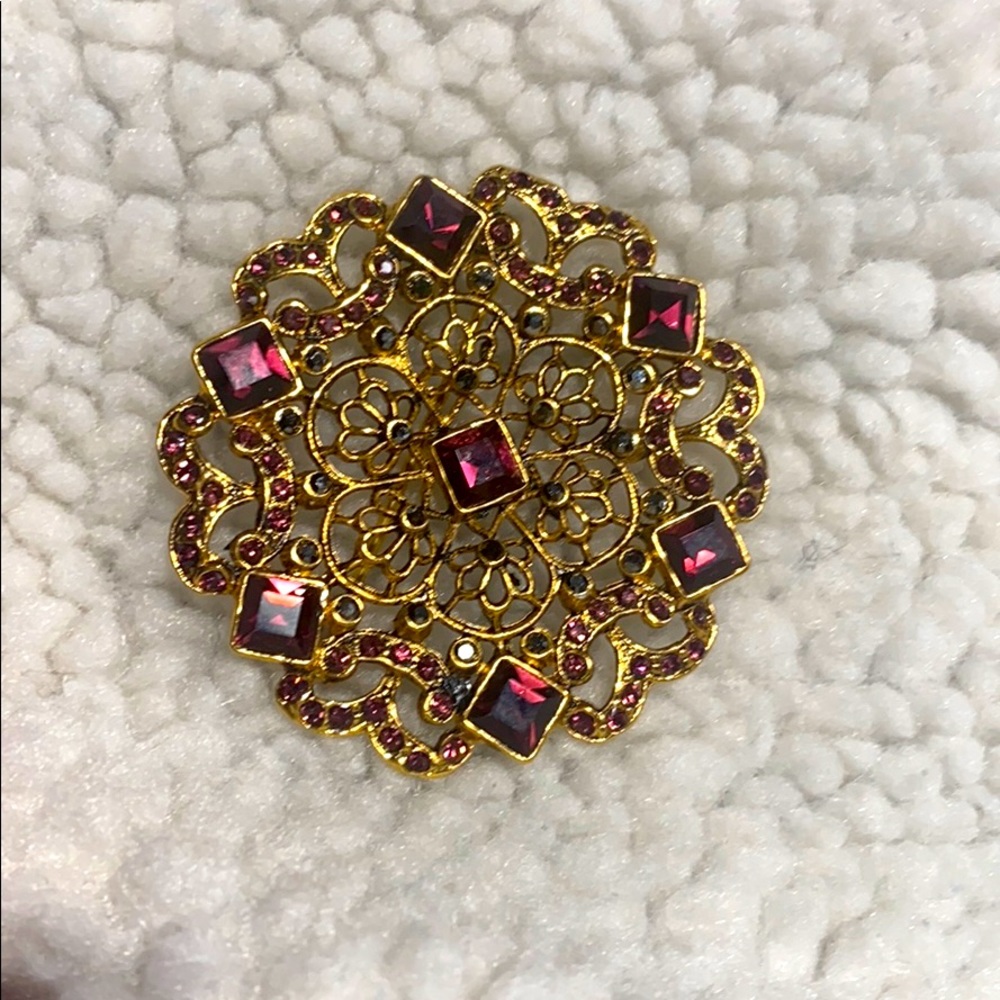 ❤️NWOT ❤️Gold and Purple crystal pin💜💛